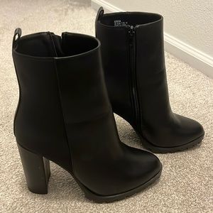 JustFab Serena Black Booties - Women 9